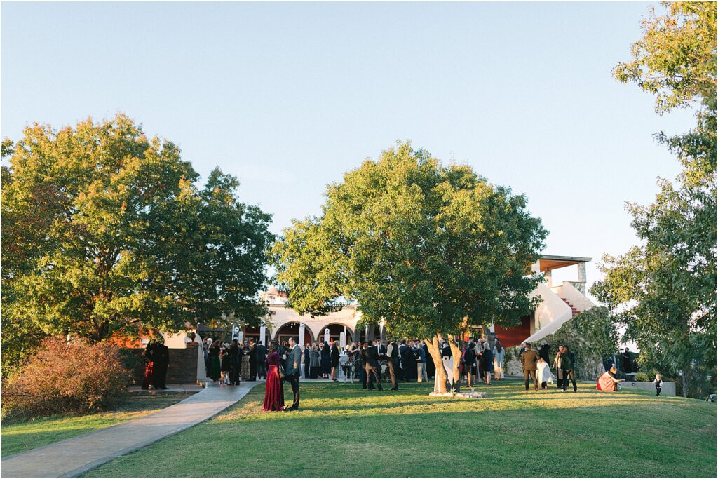 cocktail hour in the courtyard at stoney ridge villa in fort worth Texas